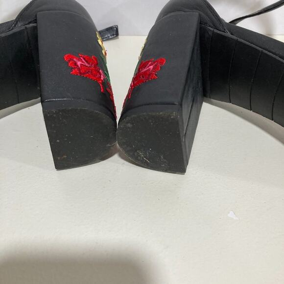 Kenneth Cole Reaction 8.5 Lolita Heels Black Embroidered Floral Block Heel - Picture 5 of 7